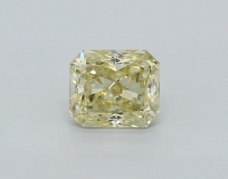 0.41 carat, Colour – Y4  Fancy Yellow, Clarity – IF, Shape – Rectangular Radiant,  BDM