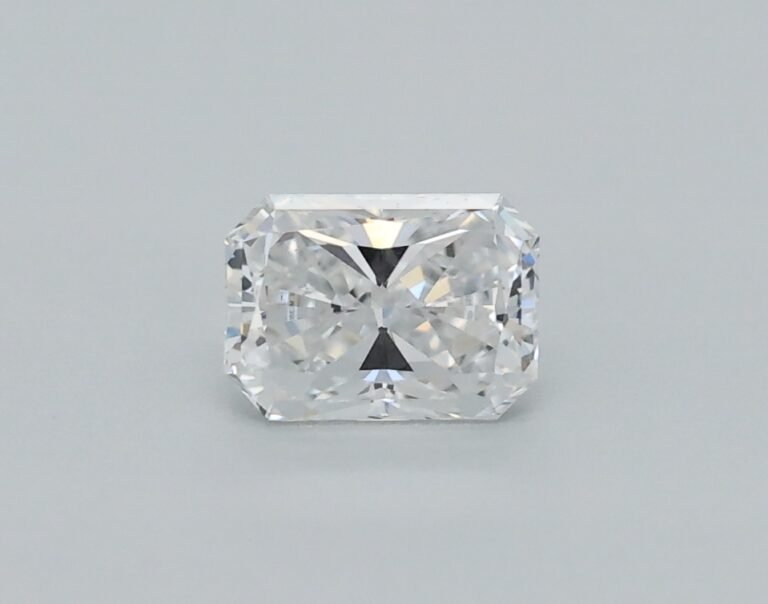 0.18 carat, Colour – D, Clarity – VVS2, Shape – Rectangular Radiant,  BDM