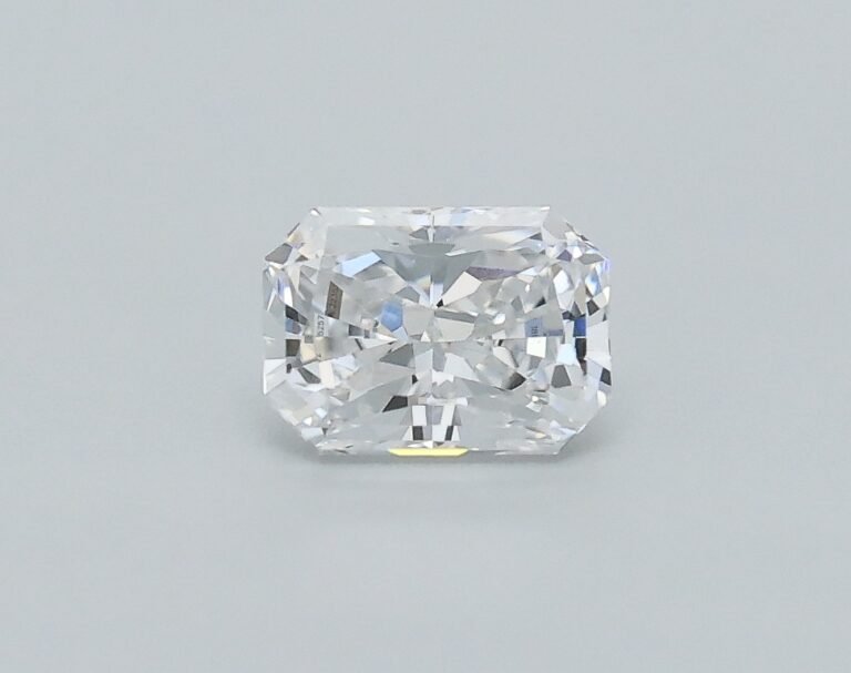 0.18 carat, Colour – D, Clarity – VVS2, Shape – Rectangular Radiant,  BDM