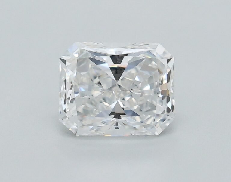 0.38 carat, Colour – E, Clarity – IF, Shape – Rectangular Radiant,  BDM