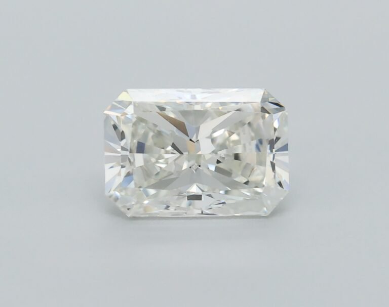 0.85 carat, Colour – J, Clarity – VVS1, Shape – Rectangular Radiant,  BDM