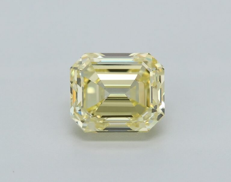 0.90 carat, Colour – Y5  Fancy Intense Yellow, Clarity – VVS1, Shape – Rectangular Emerald,  BDM