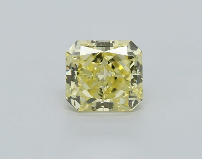 1.02 carat, Colour – Y5  Fancy Intense Yellow, Clarity – SI1, Shape – Rectangular Radiant,  BDM