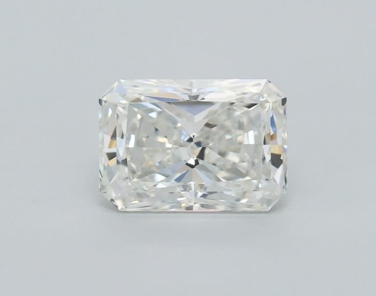 0.70 carat, Colour – G, Clarity – VVS2, Shape – Rectangular Radiant,  BDM