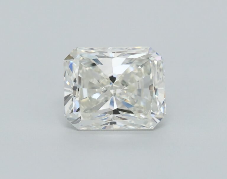 0.64 carat, Colour – I, Clarity – VVS1, Shape – Rectangular Radiant,  BDM