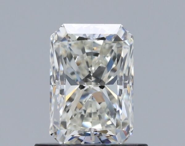 0.85 carat, Colour - J, Clarity - VVS1, Shape - Rectangular Radiant,  BDM