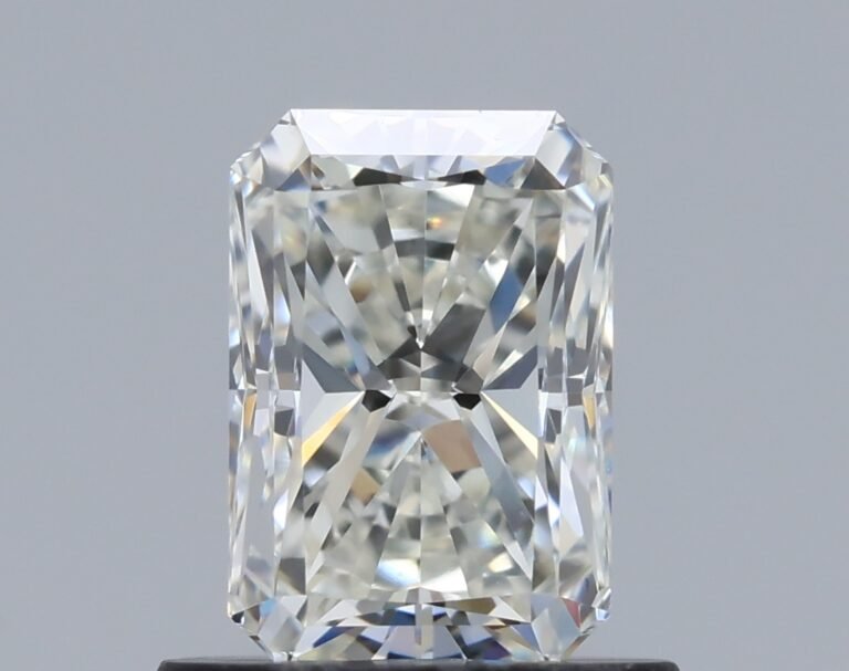 0.85 carat, Colour – J, Clarity – VVS1, Shape – Rectangular Radiant,  BDM
