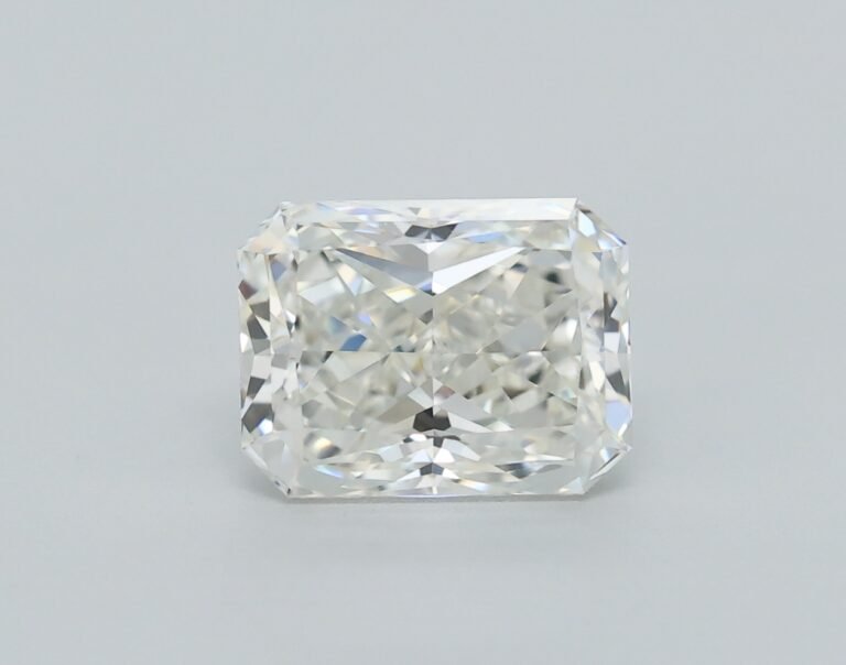 0.68 carat, Colour – I, Clarity – VVS2, Shape – Rectangular Radiant,  BDM