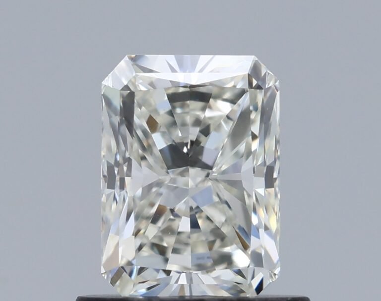 0.91 carat, Colour – J, Clarity – VVS1, Shape – Rectangular Radiant,  BDM