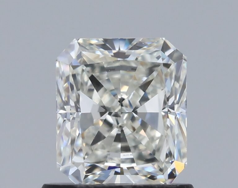 0.92 carat, Colour – I, Clarity – VVS1, Shape – Rectangular Radiant,  BDM