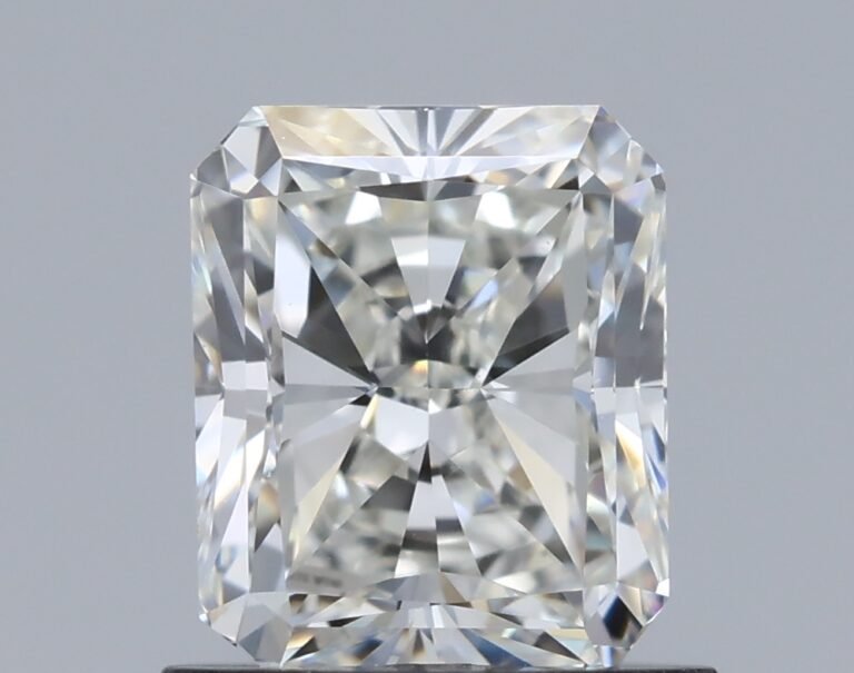 1.01 carat, Colour – I, Clarity – VVS2, Shape – Rectangular Radiant,  BDM
