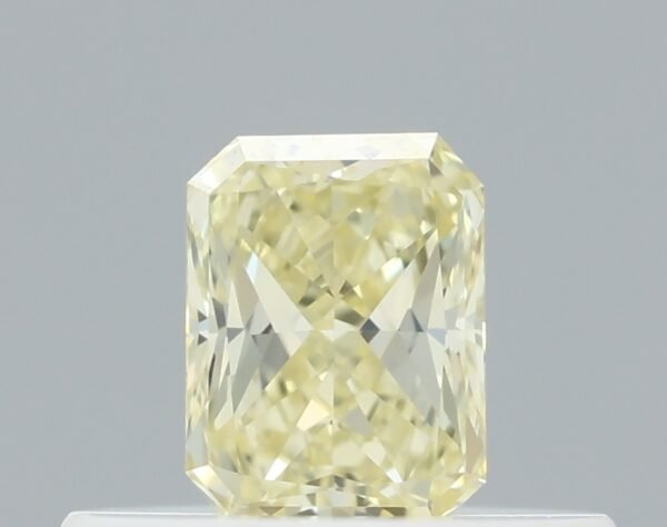 0.26 carat, Colour - Y2  Fancy Light Yellow, Clarity - VVS1, Shape - Radiant,  BDM