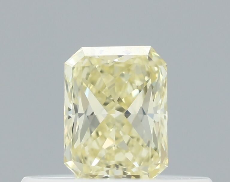 0.26 carat, Colour – Y2  Fancy Light Yellow, Clarity – VVS1, Shape – Radiant,  BDM