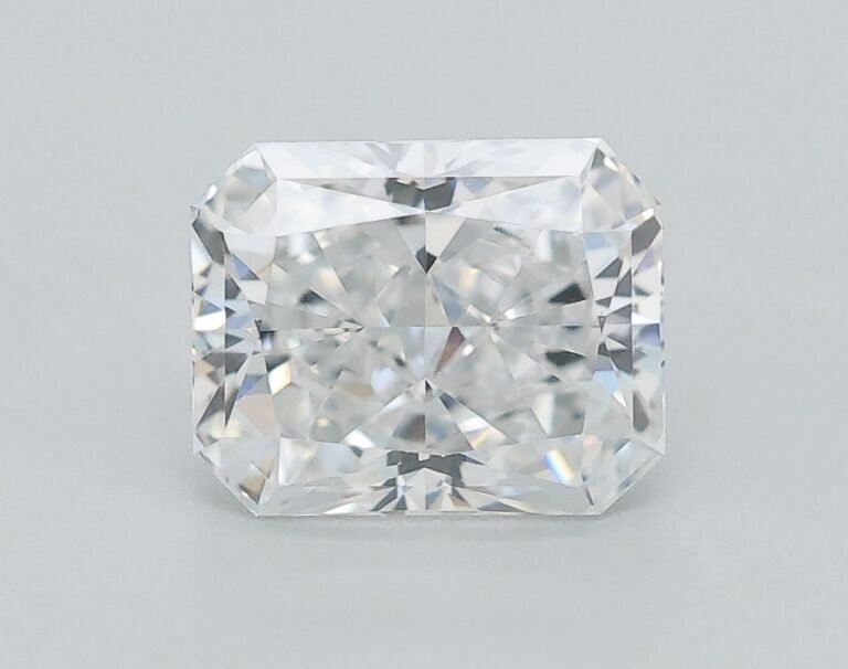 0.38 carat, Colour – E, Clarity – VVS1, Shape – Rectangular Radiant,  BDM