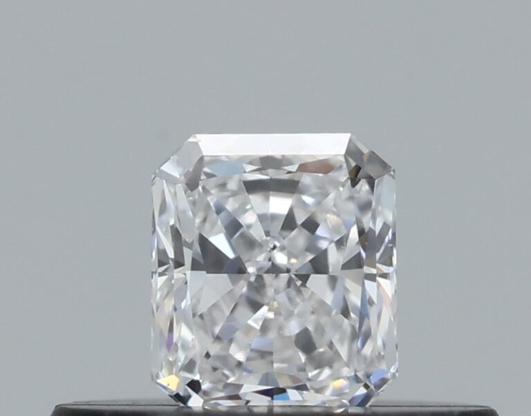 0.23 carat, Colour – E, Clarity – VS2, Shape – Radiant,  BDM