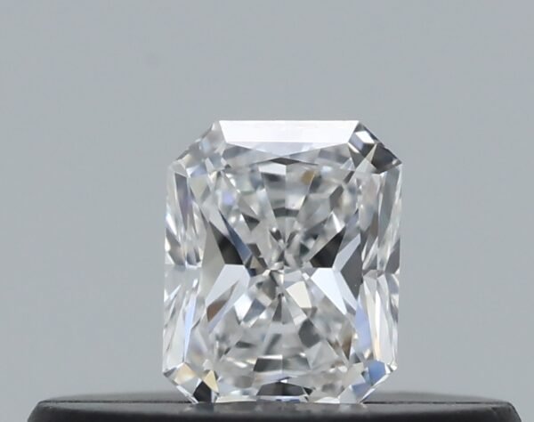 0.16 carat, Colour - E, Clarity - VVS1, Shape - Radiant,  BDM