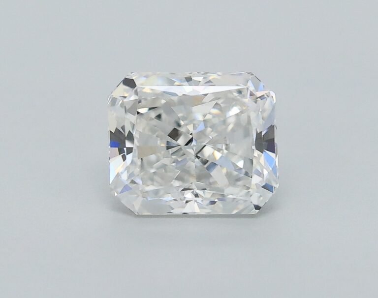 0.45 carat, Colour – F, Clarity – VVS2, Shape – Rectangular Radiant,  BDM