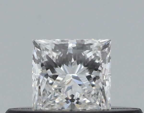 0.21 carat, Colour - G, Clarity - VVS2, Shape - Princess,  BDM