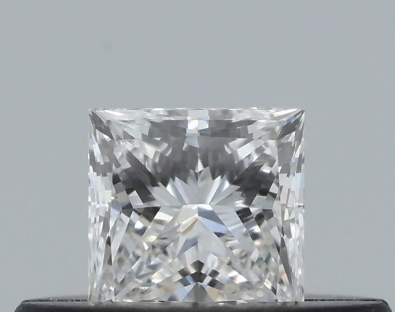 0.21 carat, Colour – G, Clarity – VVS2, Shape – Princess,  BDM