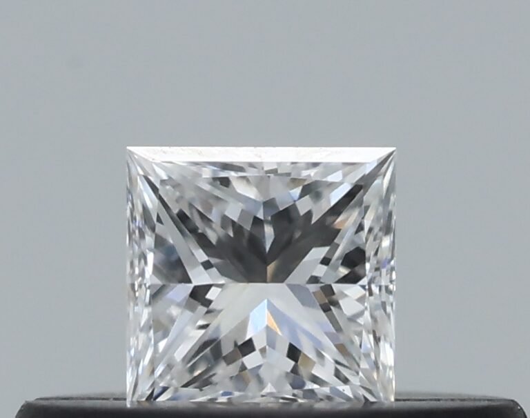 0.18 carat, Colour – E, Clarity – VVS1, Shape – Princess,  BDM