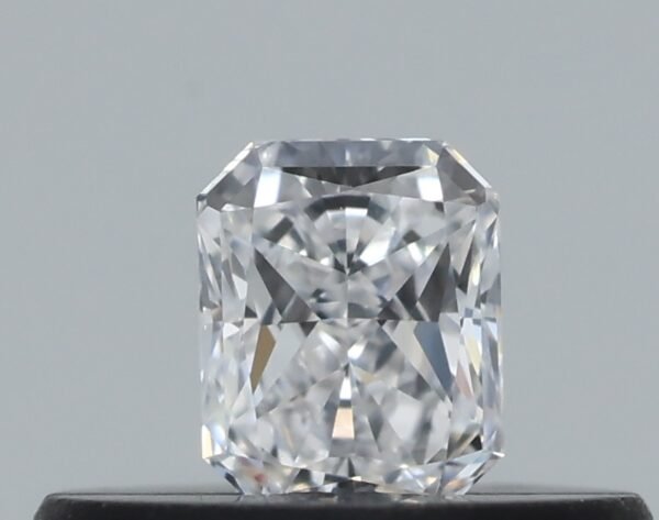 0.19 carat, Colour - E, Clarity - VS1, Shape - Radiant,  BDM