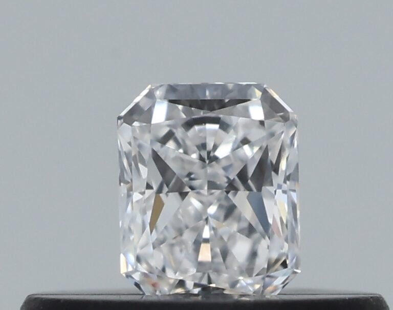 0.19 carat, Colour – E, Clarity – VS1, Shape – Radiant,  BDM