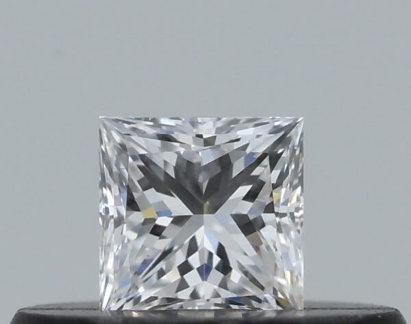 0.18 carat, Colour - E, Clarity - VVS2, Shape - Princess,  BDM