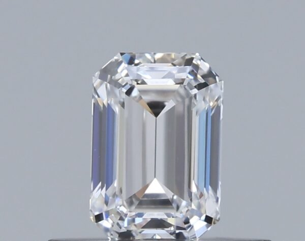 0.40 carat, Colour - E, Clarity - VVS2, Shape - Emerald,  BDM