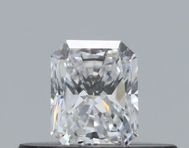 0.23 carat, Colour – E, Clarity – VVS1, Shape – Radiant,  BDM