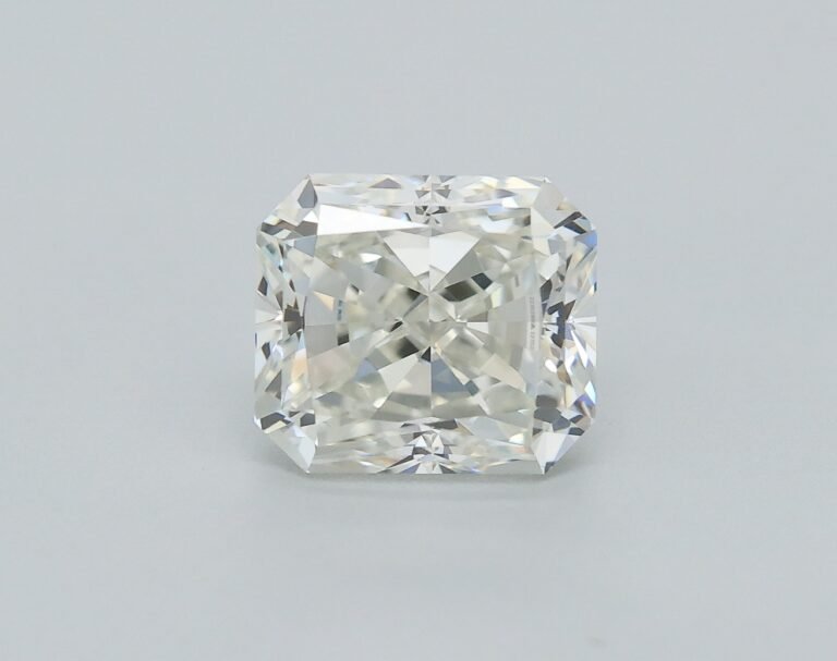 0.70 carat, Colour – J, Clarity – VVS2, Shape – Modified Rectangular Radiant,  BDM