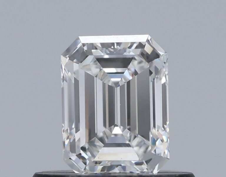 0.46 carat, Colour – G, Clarity – VVS2, Shape – Emerald,  BDM