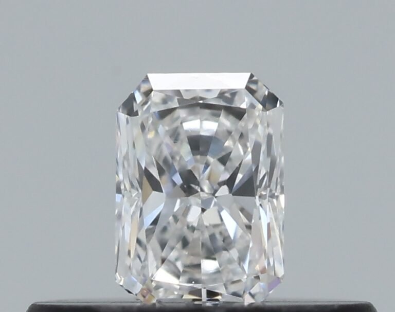 0.20 carat, Colour – E, Clarity – VVS1, Shape – Radiant,  BDM
