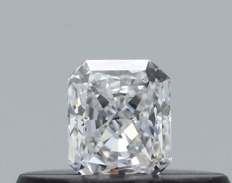 0.16 carat, Colour – E, Clarity – VVS1, Shape – Radiant,  BDM