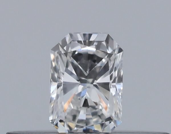 0.15 carat, Colour - G, Clarity - VVS1, Shape - Radiant,  BDM
