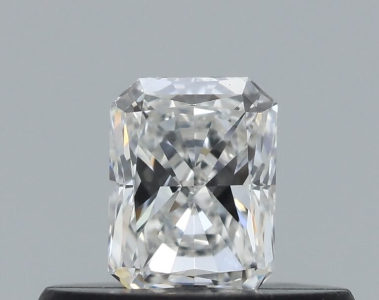 0.24 carat, Colour – G, Clarity – VS2, Shape – Radiant,  BDM