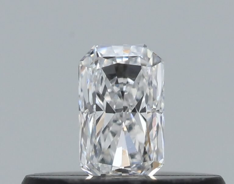 0.16 carat, Colour – E, Clarity – VS2, Shape – Radiant,  BDM