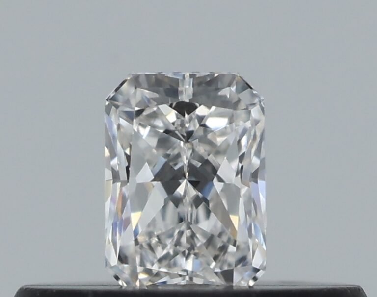 0.18 carat, Colour – F, Clarity – VVS1, Shape – Radiant,  BDM