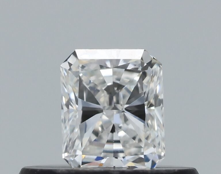 0.28 carat, Colour – F, Clarity – VVS2, Shape – Radiant,  BDM