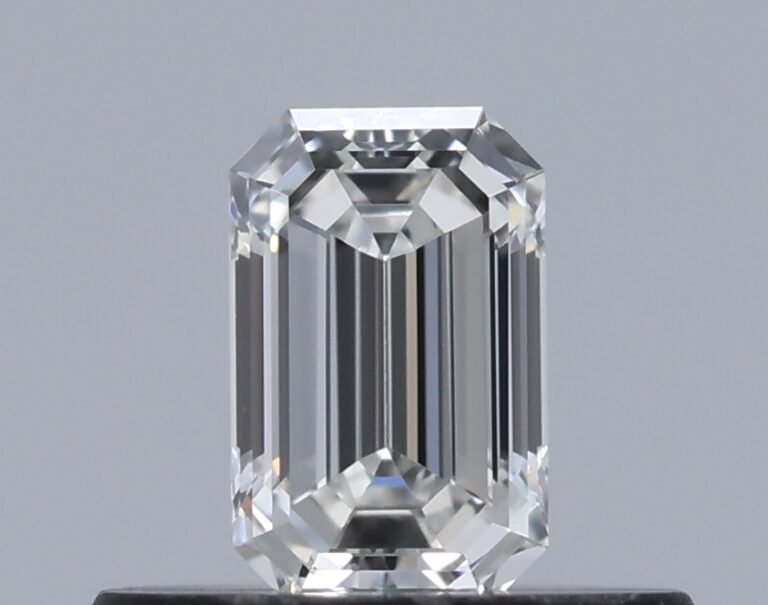 0.31 carat, Colour – G, Clarity – VVS2, Shape – Emerald,  BDM