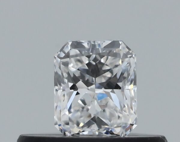 0.26 carat, Colour - F, Clarity - VVS2, Shape - Radiant,  BDM