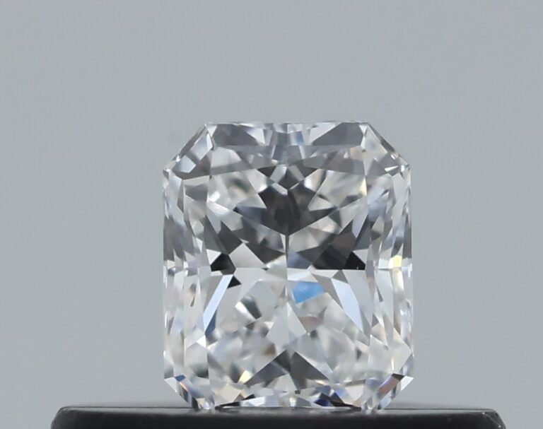 0.26 carat, Colour – F, Clarity – VVS2, Shape – Radiant,  BDM