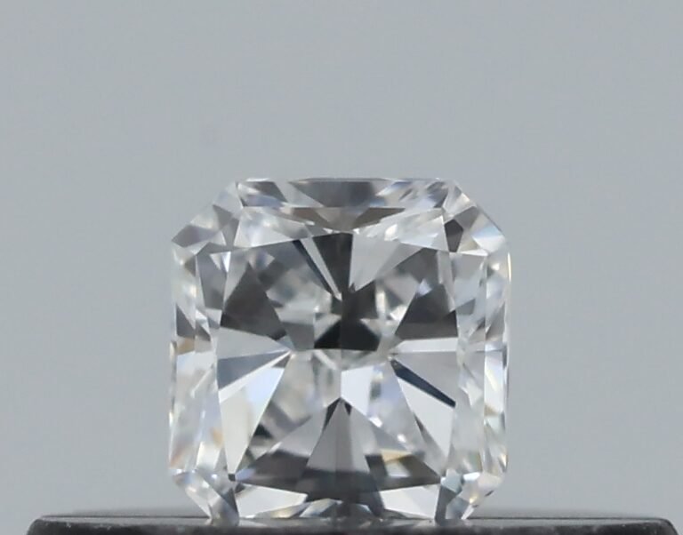 0.17 carat, Colour – F, Clarity – VVS2, Shape – Radiant,  BDM