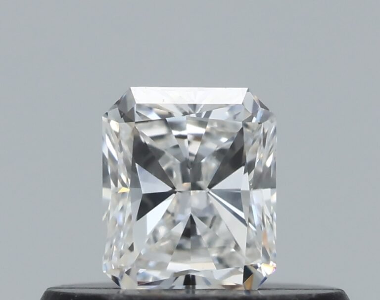 0.27 carat, Colour – G, Clarity – VVS2, Shape – Radiant,  BDM