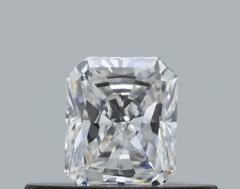 0.25 carat, Colour – F, Clarity – VVS1, Shape – Radiant,  BDM