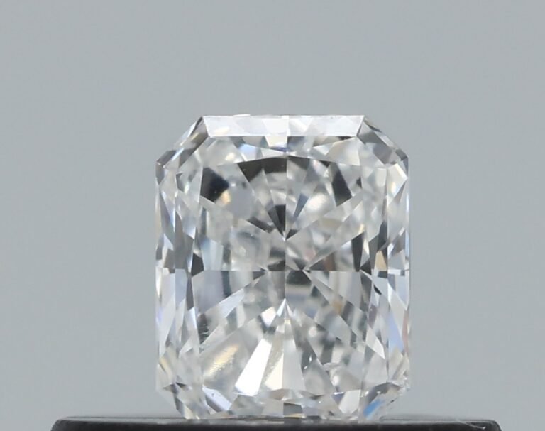 0.26 carat, Colour – F, Clarity – SI1, Shape – Radiant,  BDM