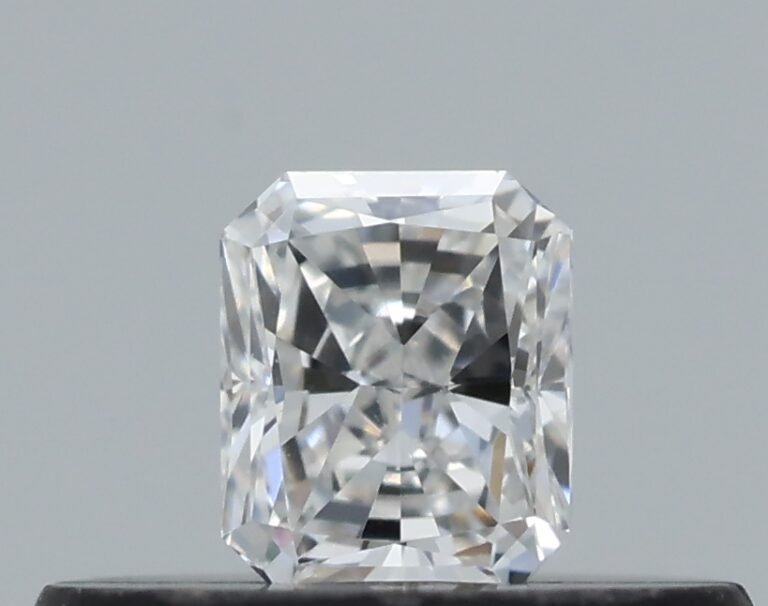 0.18 carat, Colour – F, Clarity – VVS2, Shape – Radiant,  BDM