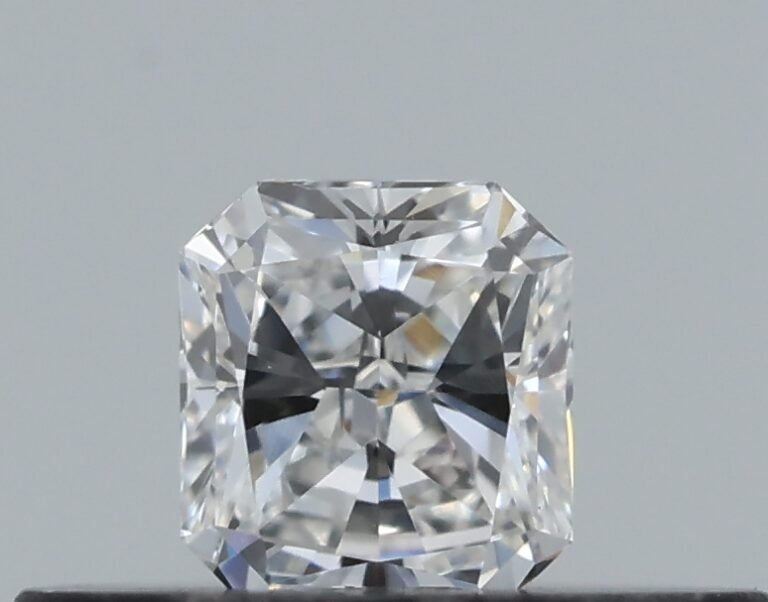 0.16 carat, Colour – F, Clarity – VVS2, Shape – Radiant,  BDM