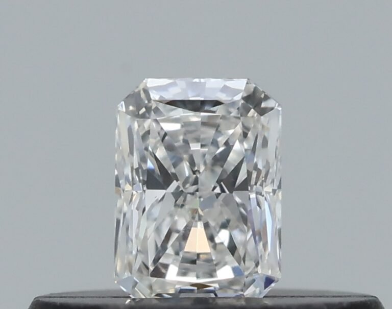 0.18 carat, Colour – F, Clarity – VVS2, Shape – Radiant,  BDM