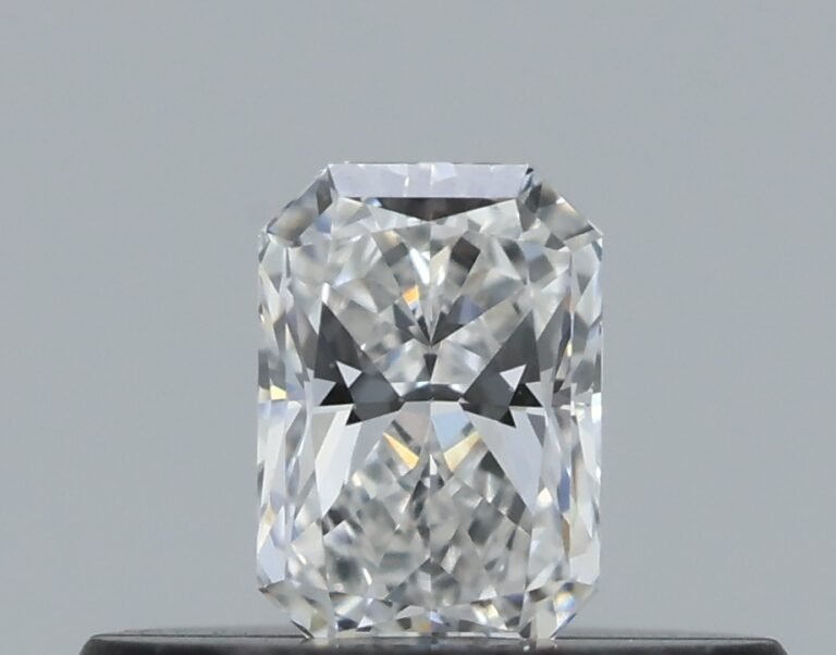 0.22 carat, Colour – F, Clarity – VS1, Shape – Radiant,  BDM