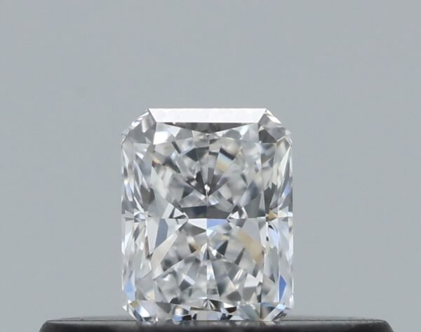 0.18 carat, Colour - E, Clarity - VVS1, Shape - Radiant,  BDM